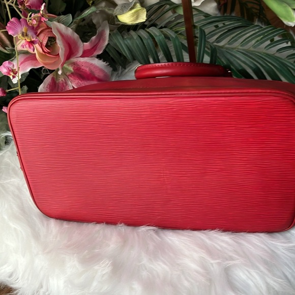LOUIS VUITTON Red Epi Alma Authenticated by PoshMark. - Picture 7 of 16